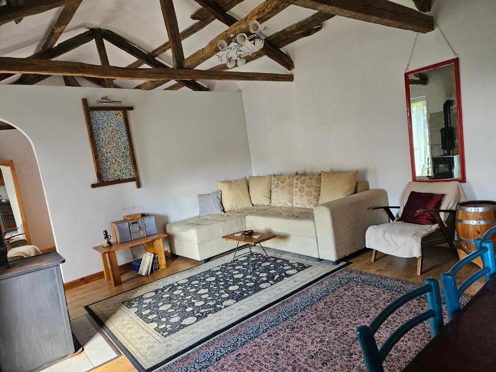 Balkan Barn