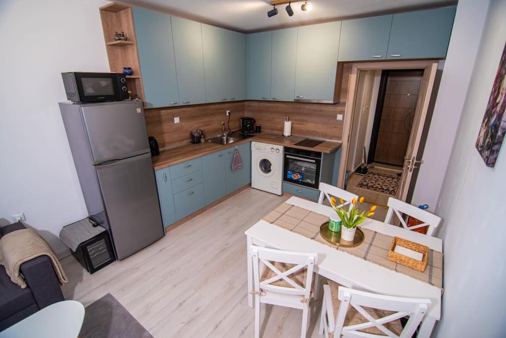 Benny's flat