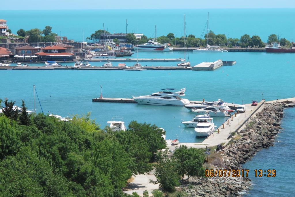 Апартамент Черно Море