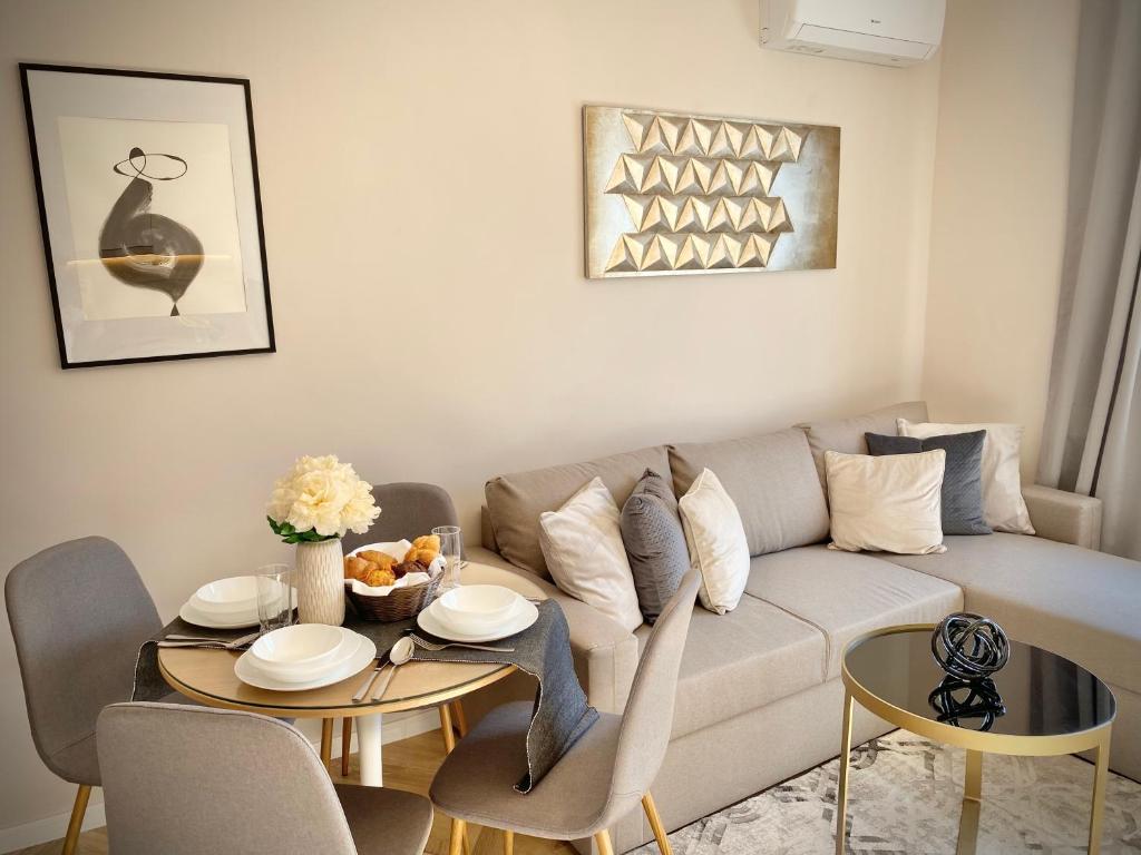 Business & Family Apartment for 6 Guests with Free Parking