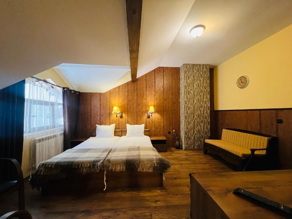 Фокс Хаус FOX HOUSE