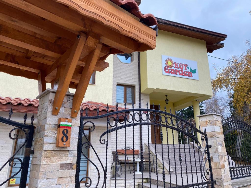 Кот Гардън Къща За Гости