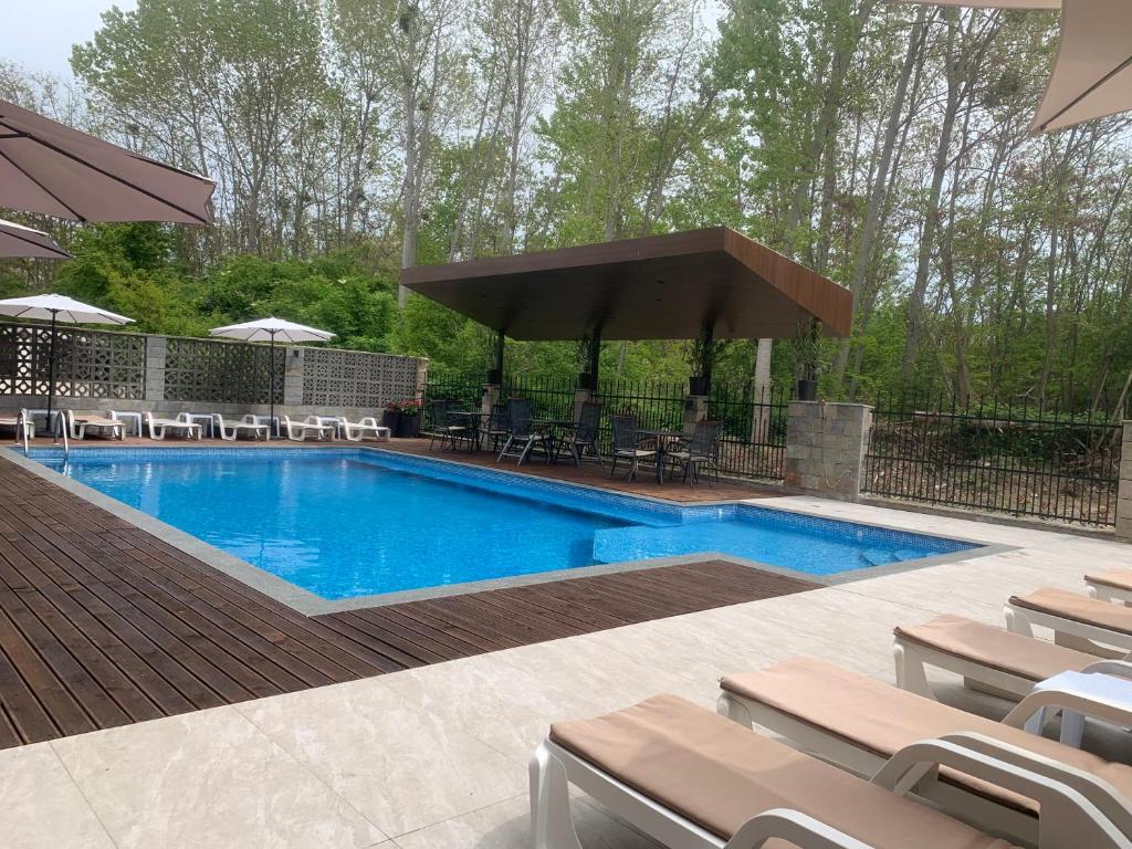 Park and pool apartment