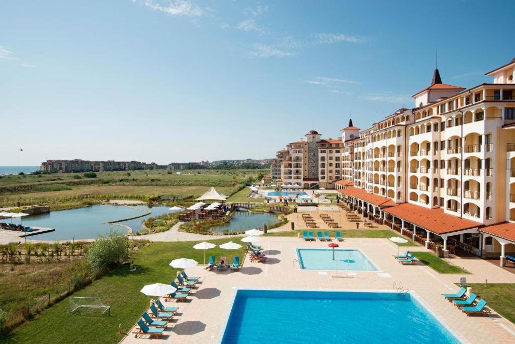 Оne-room boutique at Sunrise All Suites