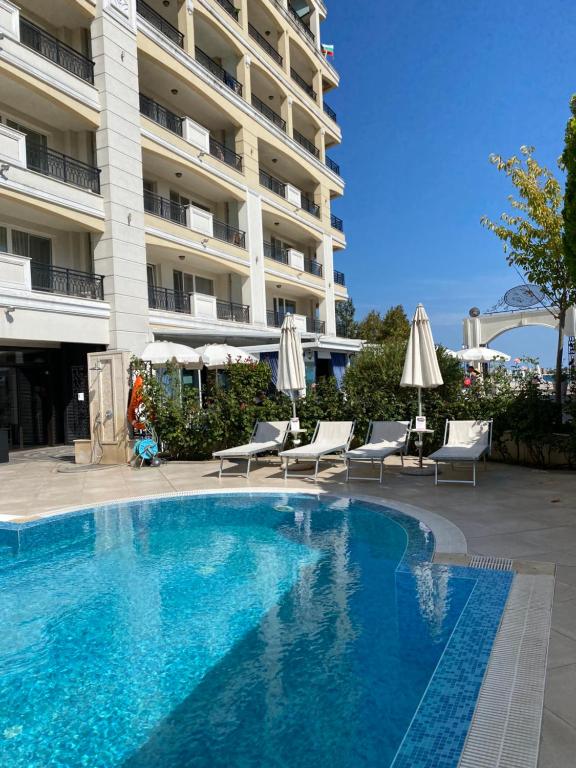 Private Super apartments by sea in Apart Hotel !