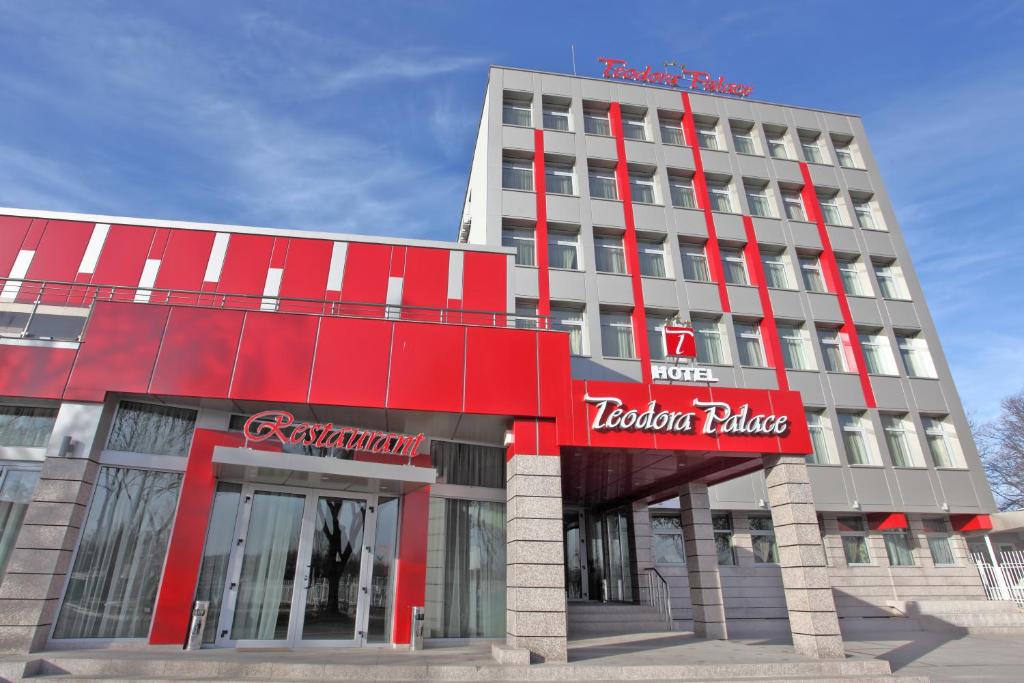 Хотел Теодора Палас