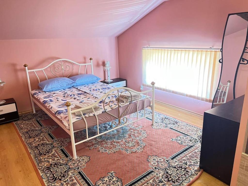 The Mirrors GuestHouse - Къщата с огледалата