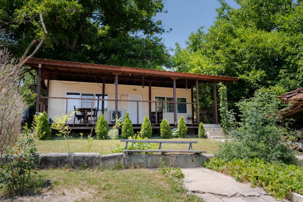 The Walnut Nest in Krasen